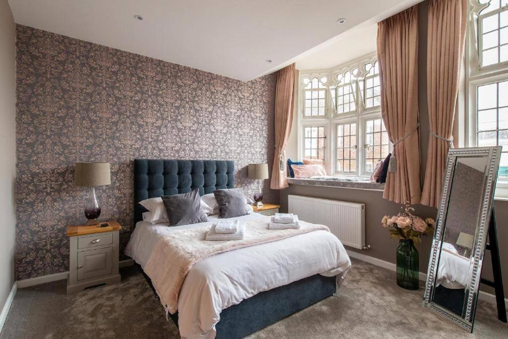 The Most Central Apartment In Canterbury Stunning Interiors, Fully Equipped, City Views And Free Wifi! エクステリア 写真
