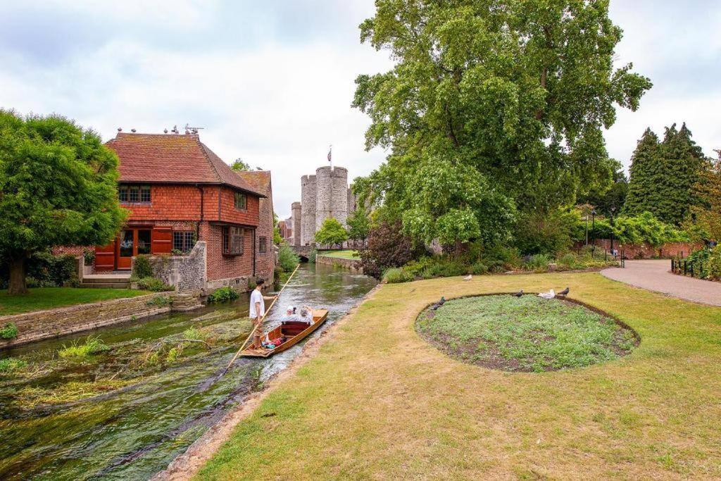The Most Central Apartment In Canterbury Stunning Interiors, Fully Equipped, City Views And Free Wifi! エクステリア 写真