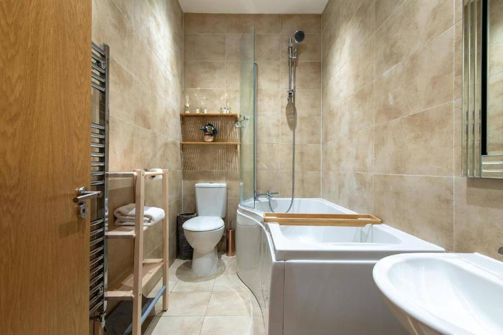 The Most Central Apartment In Canterbury Stunning Interiors, Fully Equipped, City Views And Free Wifi! エクステリア 写真