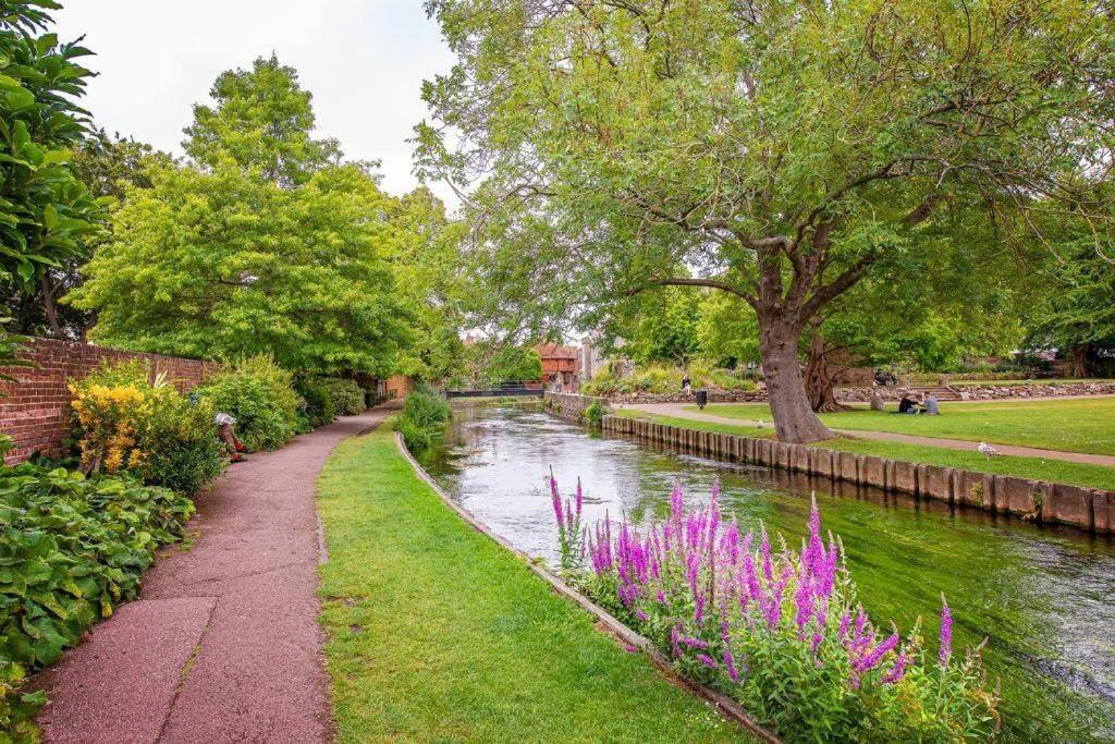 The Most Central Apartment In Canterbury Stunning Interiors, Fully Equipped, City Views And Free Wifi! エクステリア 写真