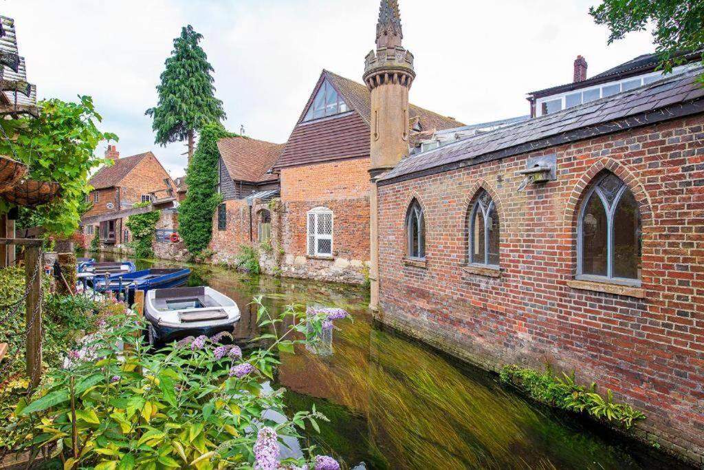 The Most Central Apartment In Canterbury Stunning Interiors, Fully Equipped, City Views And Free Wifi! エクステリア 写真