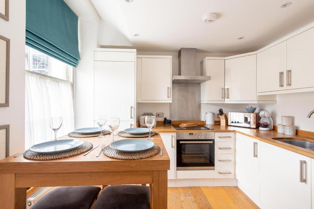 The Most Central Apartment In Canterbury Stunning Interiors, Fully Equipped, City Views And Free Wifi! エクステリア 写真